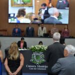Sessao-solene-comemora-50-anos-da-UEFS-e-entrega-Medalhas-Princesa-do-Sertao-e-Olhos-DAgua-Foto-CMFS-110826