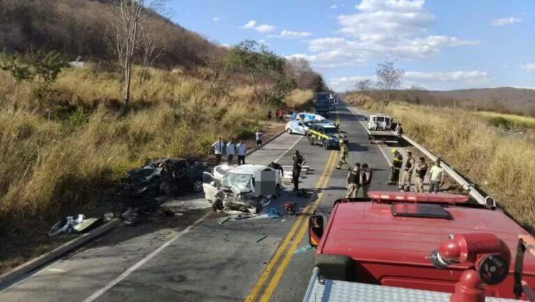Sete-pessoas-morrem-em-acidente-apos-motorista-com-168-tabletes-de-maconha-fugir-da-PRF