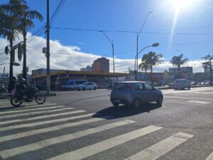 Sinaleiras-apagadas-complica-transito-no-centro-de-Feira-de-Santana-foto-Ney-Silva-Acorda-Cidade-1