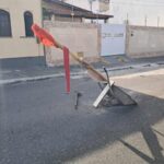 Tampa-de-esgoto-e-furtada-e-moradores-improvisam-sinalizacao-para-evitar-acidentes-em-Feira-de-Santana-Foto-Ney-Silva-Acorda-Cidade-2