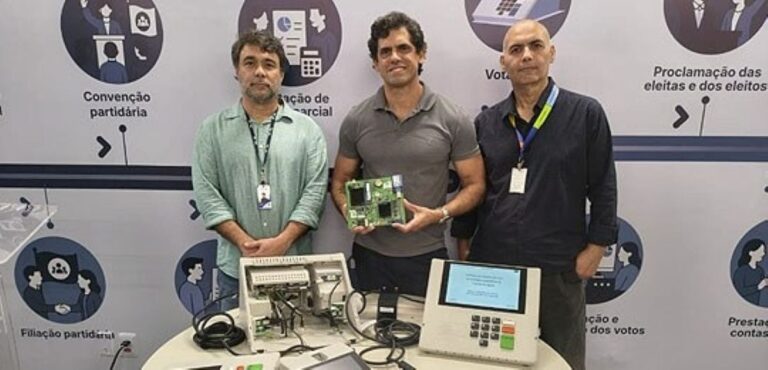 Urna-eletronica-e-aberta-ao-publico-em-acao-inedita-promovida-pelo-TRE-BA