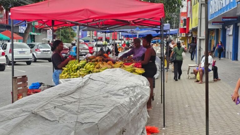 barracas-comerciantes-feirantes-rua-Marechal-Deodoro-em-Feira-de-Santana-foto-Paulo-Jose-Acorda-Cidade-01