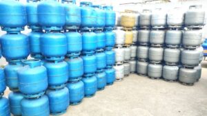 botijao-de-gas-distribuidora-revededora-acelen-foto-Ed-Santos-Acorda-Cidade-03-1