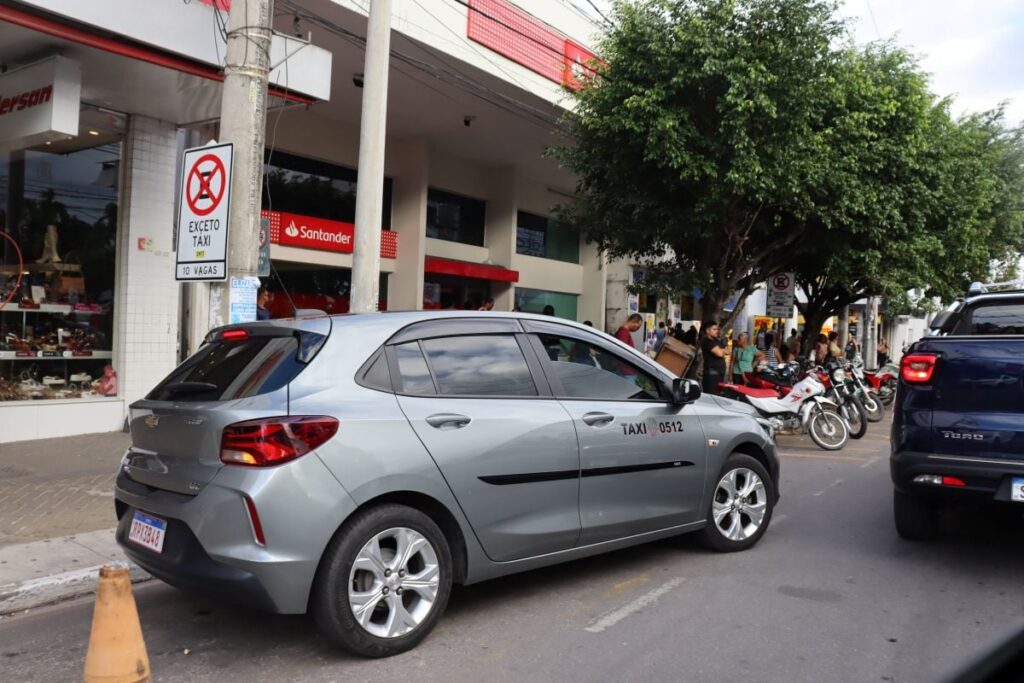 carro-transito-veiculos-Avenida-Senhor-dos-Passo-TAxi-Taxista-Feira-de-Santana-foto-Jefferson-Araujo-Acorda-Cidade-02