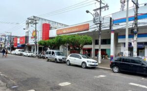 comercio-de-Feira-de-Santana-no-feriado-foto-Ney-Silva-Acora-Cidade-santander