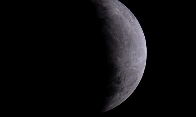 mca_abr_-eclipse-lunar-eclipse-parcial-da-lua
