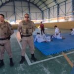 policia-militar-PM-e-criancas-atletas-foto-divulgacao-ssp-00