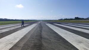 r4BAeyY3-pista-aeroporto-de-feira
