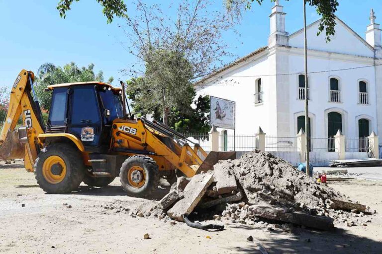A-Praca-de-Sao-Jose-das-Itapororocas-na-sede-do-distrito-de-Maria-Quiteria-a-mais-antiga-de-Feira-de-Santana-1