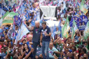 ACM-Neto-durante-caminhada-em-Feira-de-Santana-ao-lado-de-Jose-Ronaldo-Foto-Reproducao
