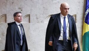 Andre-Mendonca-e-Alexandre-de-Moraes-durante-sessao-plenaria-do-STF-Foto-Antonio-AugustoSTF