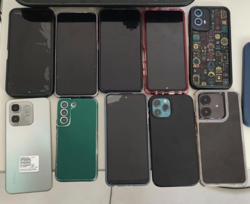 Casal-e-preso-com-11-celulares-furtados-durante-Micareta-de-Serrinha-Foto-Reproducao-Policia-Militar
