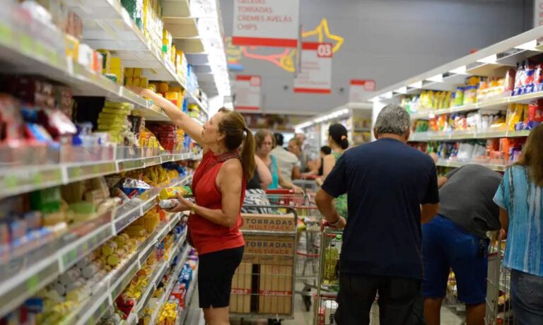 Cesta-Basica_-alimentos_-supermercados_-foto-Tania-Rego-Agencia-Brasil