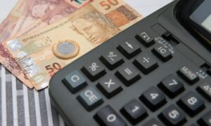 Dinheiro-calculadora-Foto-Marcello-Casal-Jr-Agencia-Brasil-1