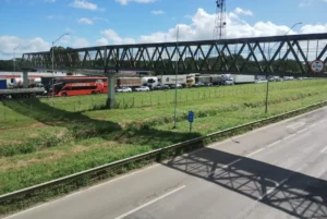 Engarrafamento-na-BR-324-ft-jefferson-araujo-acorda-cidade-