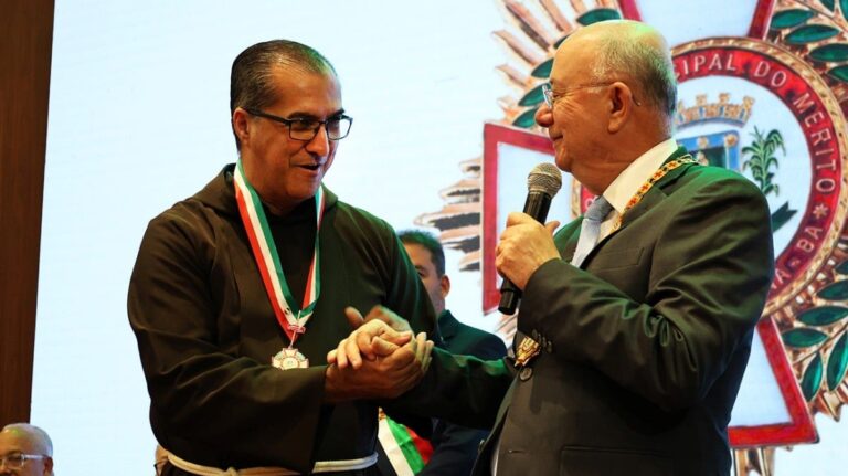 Feira-de-Santana-entrega-Ordem-Municipal-do-Merito-a-personalidades-de-destaque-Washington-Nery-3-e1789824449719