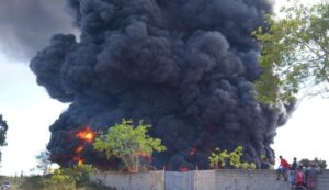 Incendio-em-deposito-em-Vitoria-da-Conquista
