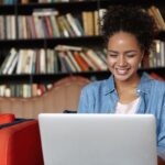 Jovem-usando-notebook-Foto-Divulgacao