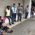 Moradores-enfrentam-fila-desde-a-madrugada-para-retirar-remedios-gratuitos-1