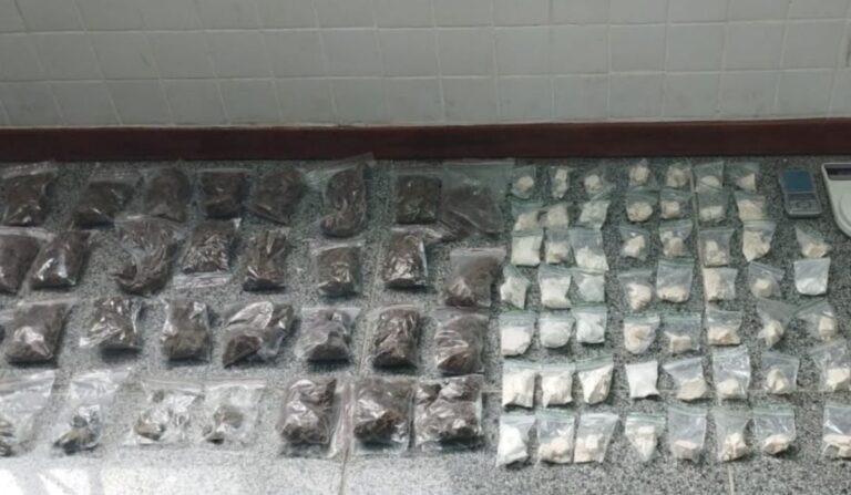 PM-prende-homem-com-drogas-e-insumos-para-o-trafico-em-Feira-de-Santana-foto-divulgacao-