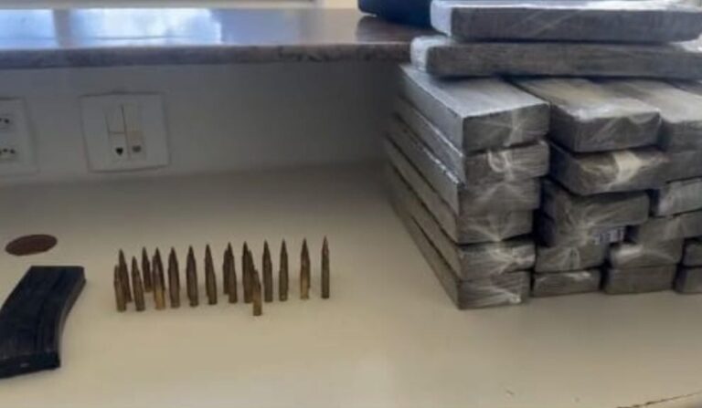 PRF-apreende-26-kg-de-maconha-municoes-e-carregador-de-fuzil-em-Feira-de-Santana-foto-Divulgacao-02