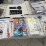 Policia-Civil-apreende-269-cartoes-bancarios-e-R-300-mil-em-notas-promissorias-com-dupla-suspeita-de-fraude-foto-divulgacao-