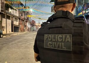 Policia-prende-mulher-em-Camacari