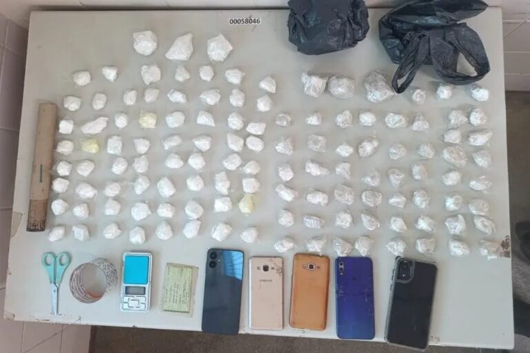 Suspeitos-de-trafico-sao-presos-com-18-kg-de-drogas-em-Guanambi-Foto-WhatsApp-Achei-Sudoeste