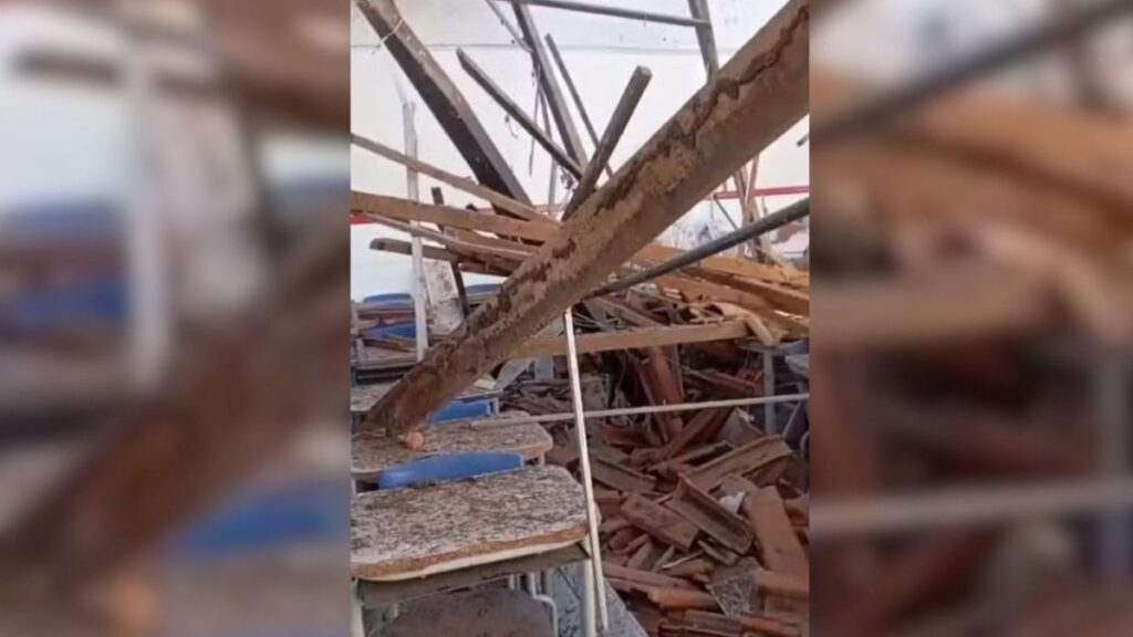 Teto-de-sala-de-aula-de-escola-estadual-na-Bahia-desaba-420-estudantes-ficam-sem-aula-