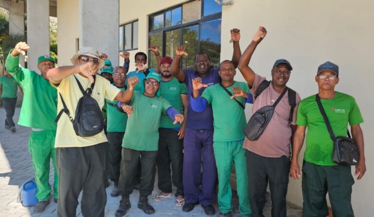 Trabalhadores-terceirizados-da-Uefs-paralisam-atividades-e-denunciam-atraso-salarial-Creta-Foto-Paulo-Jose-Aocrda-Cidade