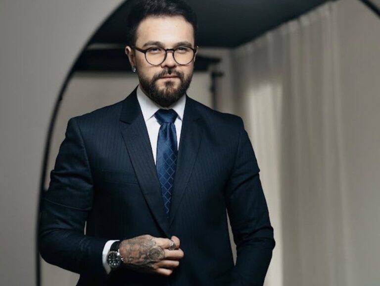 Um-advogado-identificado-como-Lucas-Ribeiro
