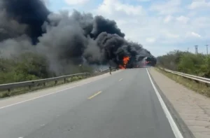 acidente-com-incendio-na-BR-116