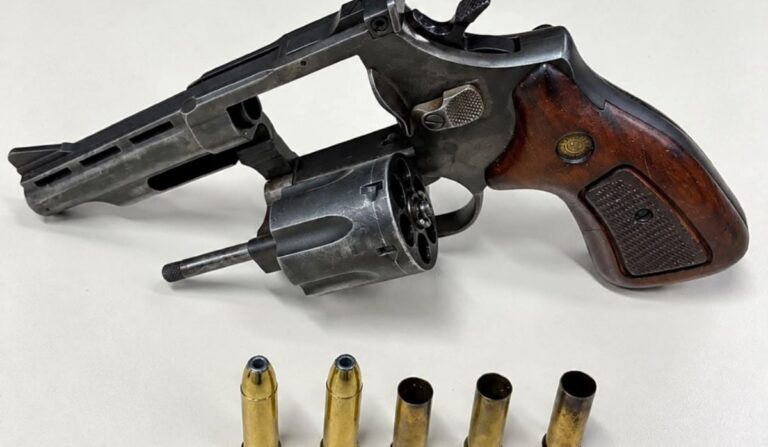 arma-apreendida-38-Homem-morre-apos-trocar-tiros-com-a-Policia-Militar-na-Mantiba-foto-divulgacao-