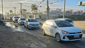 engarrafamento-Avenida-Artemia-Pires-bairro-SIM-Feira-de-Santana-foto-Paulo-Jose-Acorda-Cidade-01