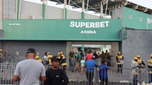estadio-futebol-arquibancada-ingressos-arena-cajuiero-superbet-Torcedores-Feira-FC-foto-Jefferson-Araujo-Acorad-Cidade-01