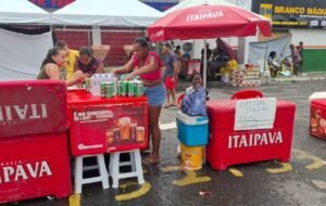 Ambulantes-comemoram-primeiro-dia-de-vendas-na-Micareta