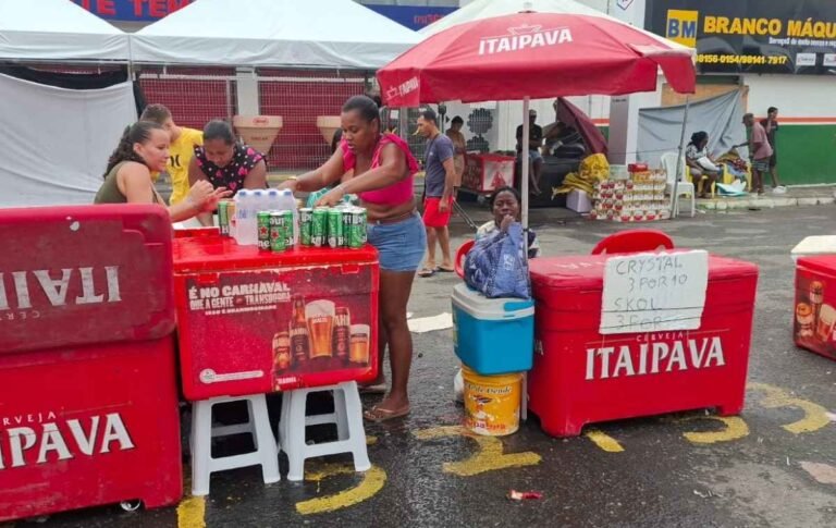 Ambulantes-comemoram-primeiro-dia-de-vendas-na-Micareta