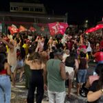Apoiadores-tomam-as-ruas-de-Feira-de-Santana-para-comemorar-a-reeleicao-de-Lula-Foto-Paulo-Jose-1