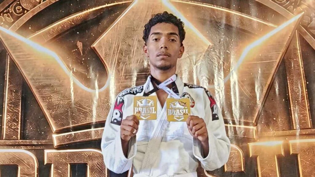 Conheca-Davi-Araujo-feirense-de-17-anos-que-conquistou-dois-ouros-em-campeonato-de-jiu-jitsu-Foto-Arquivo-pessoal-258-011026