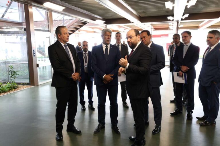 Em-visita-ao-TRE-BA-Jeronimo-Rodrigues-oferece-apoio-do-Estado-para-o-2o-turno-Foto-Jeane-Abreu-GOVBA-2