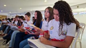 Estudantes-Aulao-de-revisao-para-o-Enem-reune-quase-2-mil-estudantes-de-Feira-de-Santana-foto-Kaio-Vinicius-Aocrda-Cidade-16-1