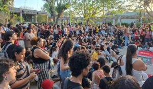 Estudantes-da-Uefs-organizam-ato-no-centro-de-Feira-de-Santana-neste-sabado-foto-divulgacao-