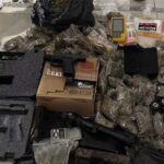 Faccionada-e-flagrada-com-arma-municoes-de-fuzil-e-drogas-em-Feira-de-Santana-Foto-Divulgacao-161026-1