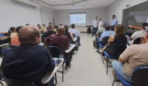 Feriados-salario-e-nova-escala-comerciantes-de-Feira-de-Santana-debatem-pauta-para-a-Convencao-Coletiva-foto-Ney-Silva-Acorda-Cidade-1