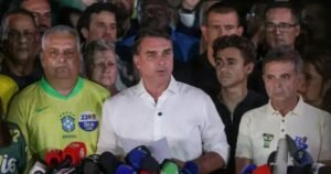 Flavio-Bolsonaro-em-pronunciamento-apos-apuracao-Foto-Joedson-Alves-Agencia-Brasil-3