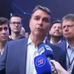 Flavio-Bolsonaro-no-debate-da-banda
