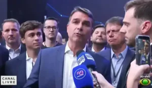 Flavio-Bolsonaro-no-debate-da-banda