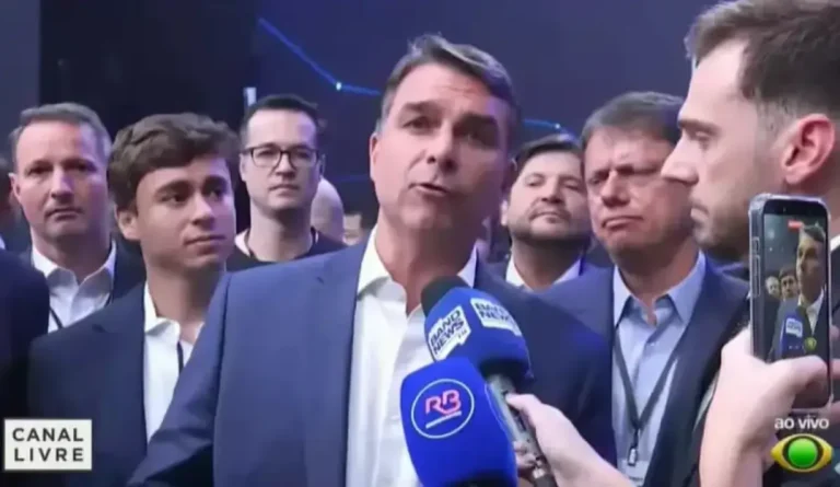Flavio-Bolsonaro-no-debate-da-banda