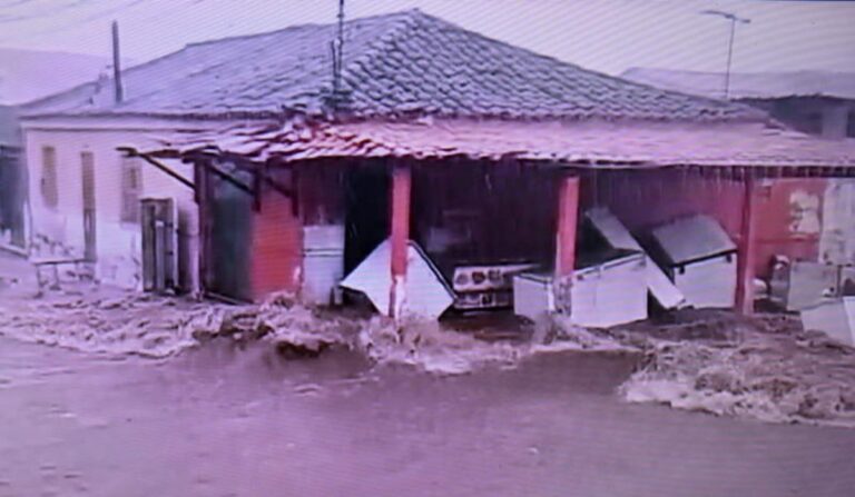 Homem-de-35-anos-fica-ferido-apos-residencia-desabar-durante-forte-chuva-2