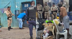 Idoso-e-resgatado-de-possivel-situacao-de-carcere-privado-em-Salvador-Foto-Reproducao-18o-Batalhao-PMBA